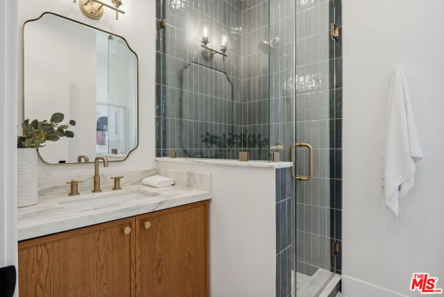 4949 Sancola Avenue, Toluca Lake CA: https://media.crmls.org/mediaz/5a5d4800-50f3-4591-958b-ae8227cf66fd.jpg