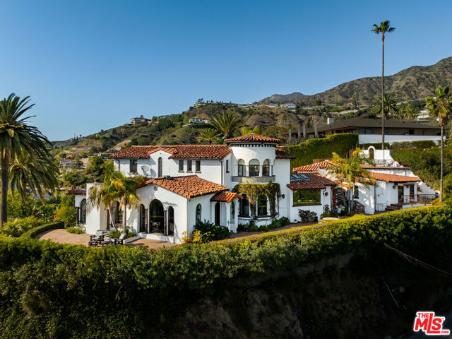 330 Kempton Road, Glendale CA: https://media.crmls.org/mediaz/5a5d5dee-fea3-4eb4-8365-b070ba2574f9.jpg