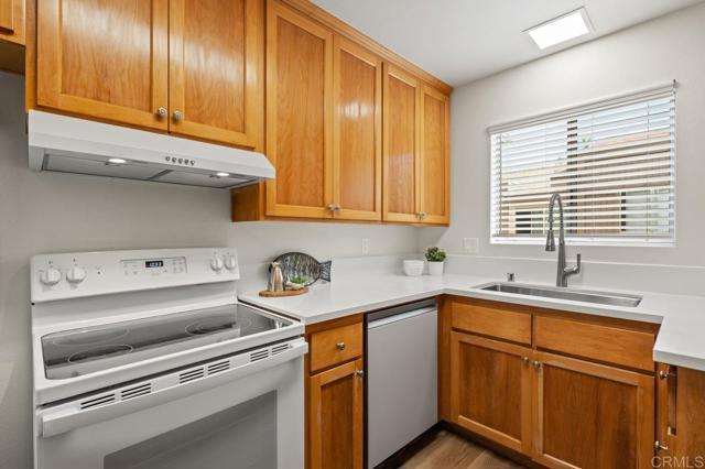 Detail Gallery Image 16 of 41 For 7837 Camino Tranquilo, San Diego,  CA 92122 - 2 Beds | 1/1 Baths