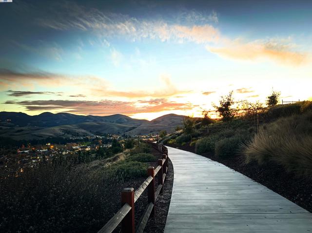 318 Paradiso Ct, San Ramon CA: https://media.crmls.org/mediaz/5a5ecc93-efbc-4617-ba83-0d88c504c81e.jpg
