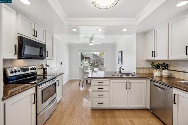 4697 Canary Dr, Pleasanton CA: https://media.crmls.org/mediaz/5a5ecefe-bca8-40a2-90de-1b5deb603fc3.jpg