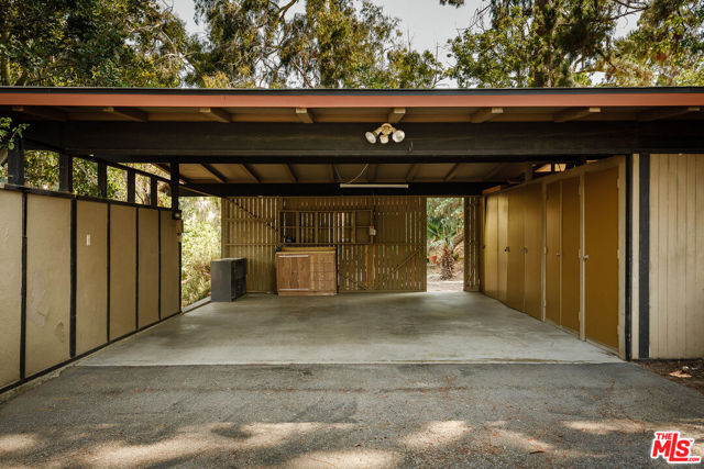 2 Seahurst Road, Rolling Hills Estates CA: https://media.crmls.org/mediaz/5a5ee8dc-3c7f-4a28-a676-78ec854c46a7.jpg