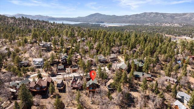 1351 Balsam Drive, Big Bear CA: https://media.crmls.org/mediaz/5a5efaa4-e9f0-4e38-8acc-f88c85a72766.jpg
