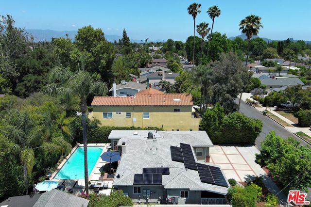 13155 Hartsook Street, Sherman Oaks CA: https://media.crmls.org/mediaz/5a5f0f08-db1c-486e-b447-727da339012c.jpg