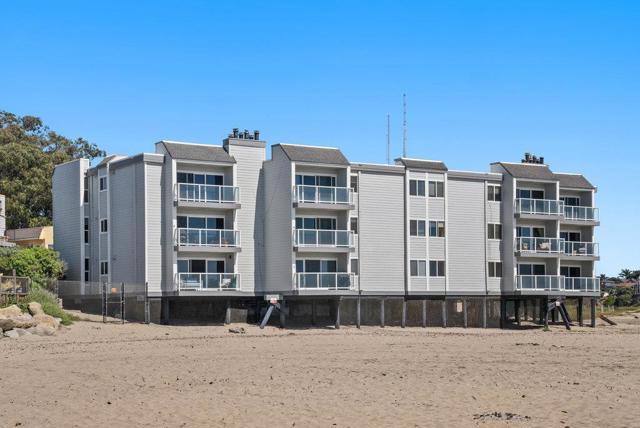 22130 E Cliff Drive, Santa Cruz CA: https://media.crmls.org/mediaz/5a5f3ec0-72f5-4148-b324-5fd6facc394c.jpg