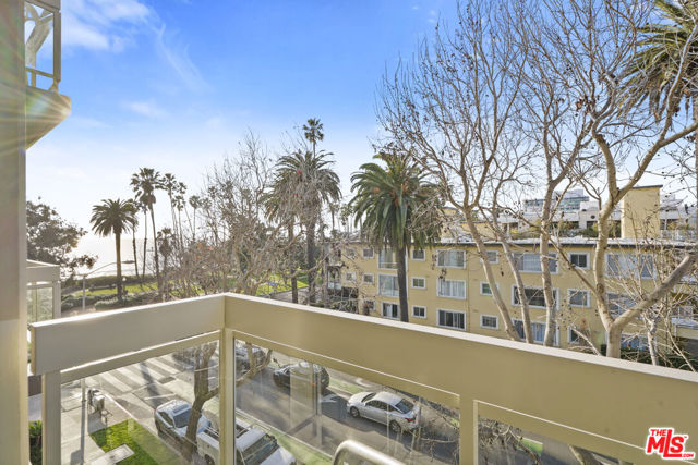 801 Ocean Avenue, Santa Monica CA: https://media.crmls.org/mediaz/5a5f7733-b104-46b1-9405-da251a44bf26.jpg