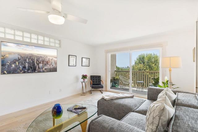 902 Caminito Madrigal, Carlsbad CA: https://media.crmls.org/mediaz/5a5faca8-6fbb-47bb-ba61-36fad40d7612.jpg