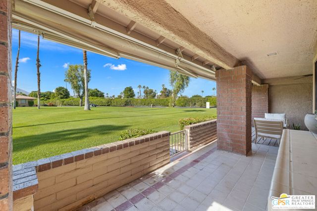 6 Joya Drive, Palm Desert CA: https://media.crmls.org/mediaz/5a5fe527-2467-46d7-8dab-4d8f3a9b603d.jpg