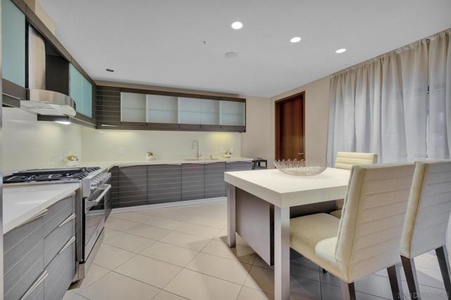 1325 Pacific Hwy, San Diego CA: https://media.crmls.org/mediaz/5a601095-e341-40b7-aafe-3e3901a1401f.jpg