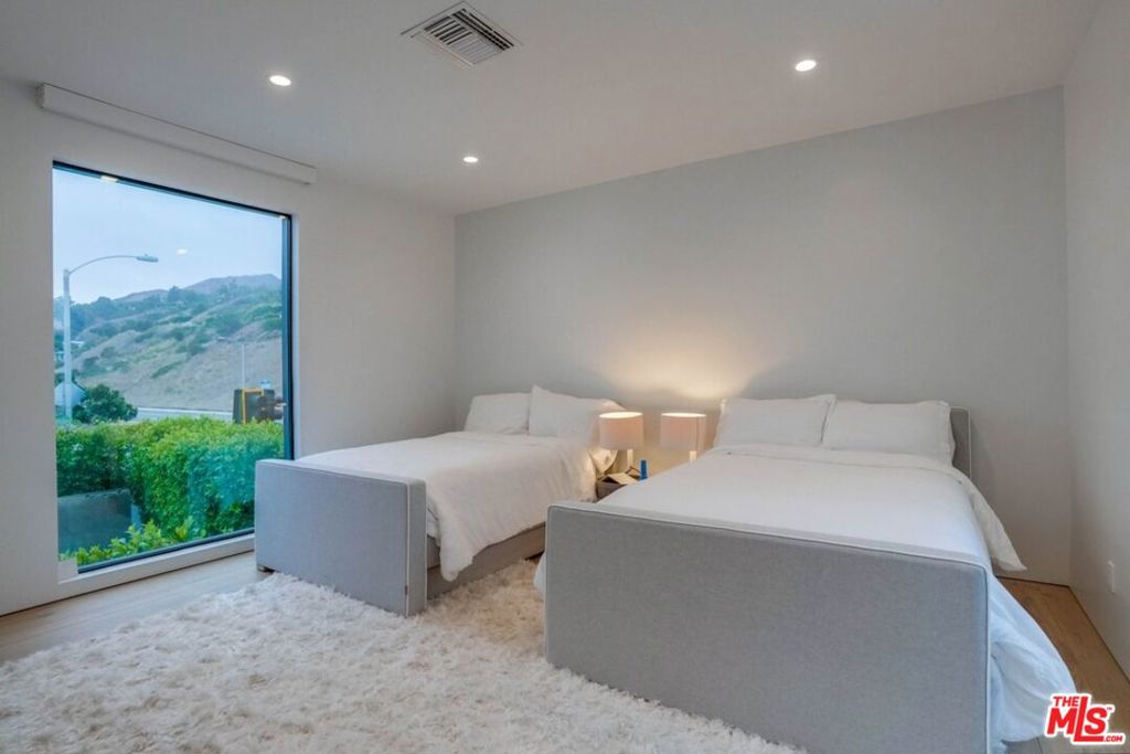 Bed Mountain View