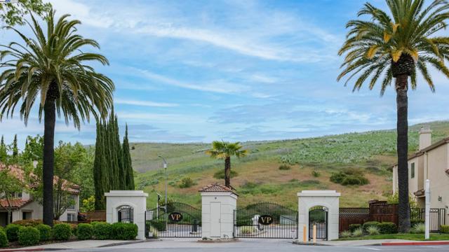 906 Vista Pointe Dr, San Ramon CA: https://media.crmls.org/mediaz/5a609d1d-b5a8-4b70-ab28-86e0e06e550f.jpg