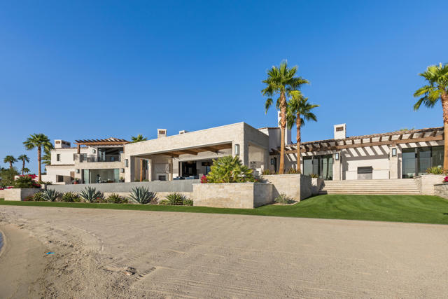 83145 N Shore Drive, Indio CA: https://media.crmls.org/mediaz/5a613b34-e6b4-4568-99e9-6c33b0b681f6.jpg