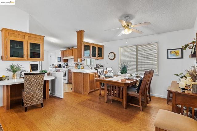 114 Zartop St, Oakley CA: https://media.crmls.org/mediaz/5a614721-83ef-4b64-8882-0a34136fb726.jpg