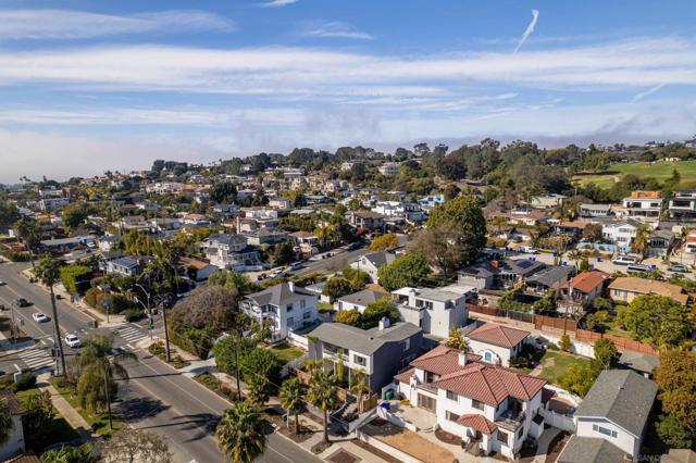 1920 Beryl St, San Diego CA: https://media.crmls.org/mediaz/5a617cb0-0c8c-449c-8a42-41901d700092.jpg