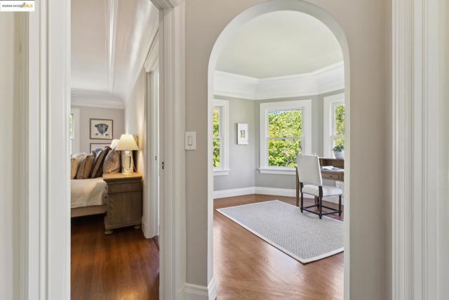 22 Sea View Ave, Piedmont CA: https://media.crmls.org/mediaz/5a619183-f6cb-4ccd-8175-5a67ea1faca7.jpg