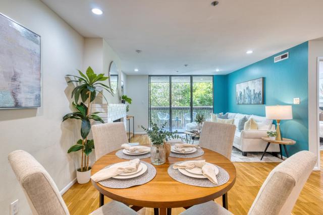 320 Palo Alto Avenue, Palo Alto CA: https://media.crmls.org/mediaz/5a61b8d6-b13d-41c3-b245-1423c9c79e5c.jpg