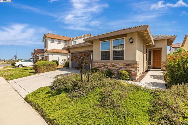 9315 Wild Lilac Cir, Sacramento CA: https://media.crmls.org/mediaz/5a61c2b0-7174-4e8e-a231-b2c515dd39b7.jpg