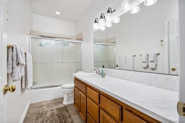 6823 Corintia St, Carlsbad CA: https://media.crmls.org/mediaz/5a620997-ceac-4d93-978d-97562c66c68c.jpg