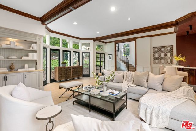 19159 Rosita Street, Tarzana CA: https://media.crmls.org/mediaz/5a621165-94e0-4a6f-9bdf-2e7e58fa3f06.jpg