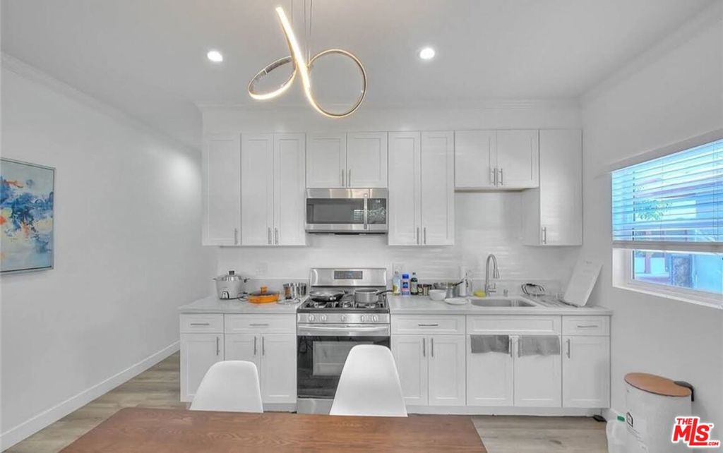 2927 S Catalina Street #2925