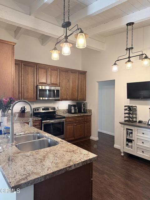 Detail Gallery Image 5 of 14 For 942 Woodlawn Dr, Thousand Oaks,  CA 91360 - 3 Beds | 2 Baths