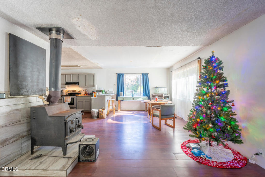 https://media.crmls.org/mediaz/5a625fd3-0280-44a0-9117-343a73b4f1b5.jpg?preset=X-Large