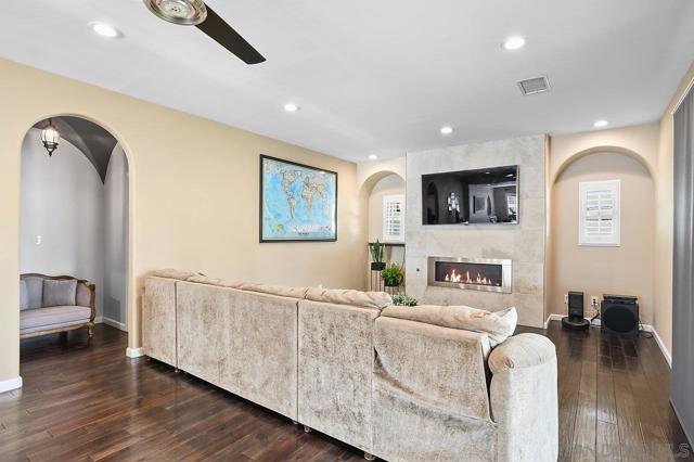 8931 Sunwood Dr, Santee CA: https://media.crmls.org/mediaz/5a62fd50-13e8-4af1-bfca-f4b699130f8a.jpg