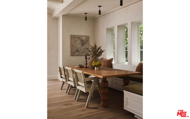 624 N Arden Drive, Beverly Hills CA: https://media.crmls.org/mediaz/5a63779f-c590-47f0-bc1c-c81cc5ffcc84.jpg