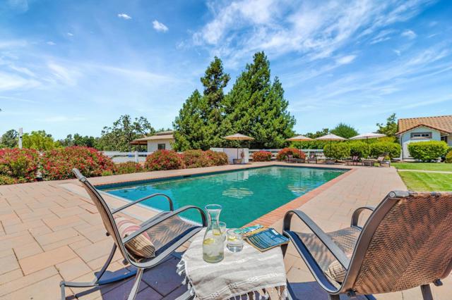 1152 Little River Drive, Hollister CA: https://media.crmls.org/mediaz/5a639ef7-0838-4921-b626-9900df11b861.jpg