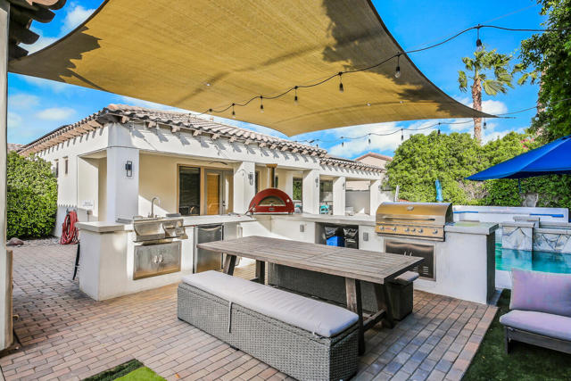 81107 Carefree Drive, Indio CA: https://media.crmls.org/mediaz/5a63b0b5-81eb-41d7-8a06-2b24383e59a2.jpg
