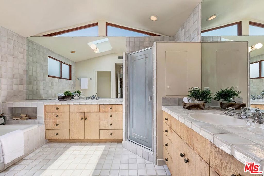 MLS #25553523 image #34