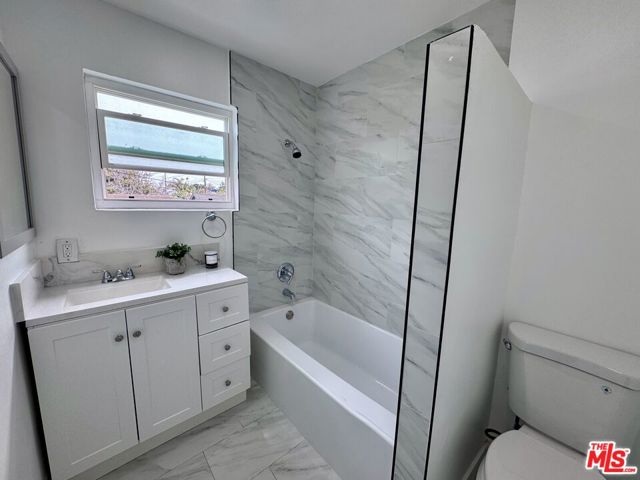 858 W 88th Street, Los Angeles CA: https://media.crmls.org/mediaz/5a6472ef-626f-40b4-b569-6eab8a698dd5.jpg
