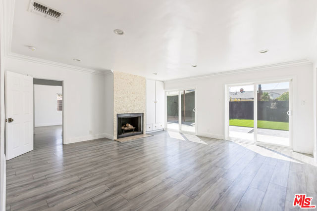 3921 S Victoria Avenue, Los Angeles CA: https://media.crmls.org/mediaz/5a649d8a-d699-45d6-982c-84d801320c53.jpg