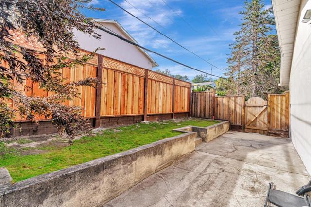 2261 Whitman Way, San Bruno CA: https://media.crmls.org/mediaz/5a64b4cb-7021-4d33-907c-9552da020032.jpg