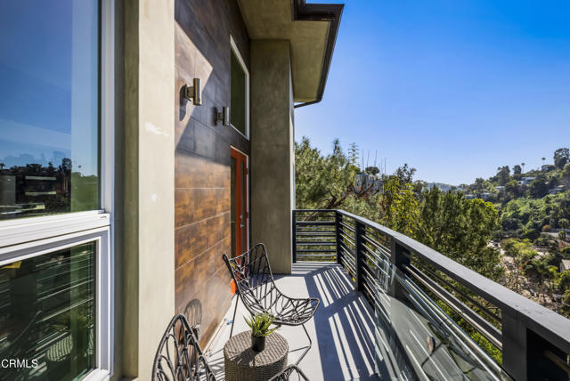 Detail Gallery Image 14 of 48 For 475 Rustic Dr, Los Angeles,  CA 90065 - 3 Beds | 3/1 Baths