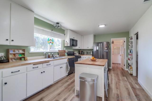 2920 Ribbonwood Rd, Boulevard CA: https://media.crmls.org/mediaz/5a65a35d-b5dd-46dc-9204-1666f525d7c7.jpg