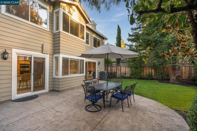 200 Hat Creek Ct, San Ramon CA: https://media.crmls.org/mediaz/5a666aa5-cf3d-42a0-825c-a0b305678691.jpg