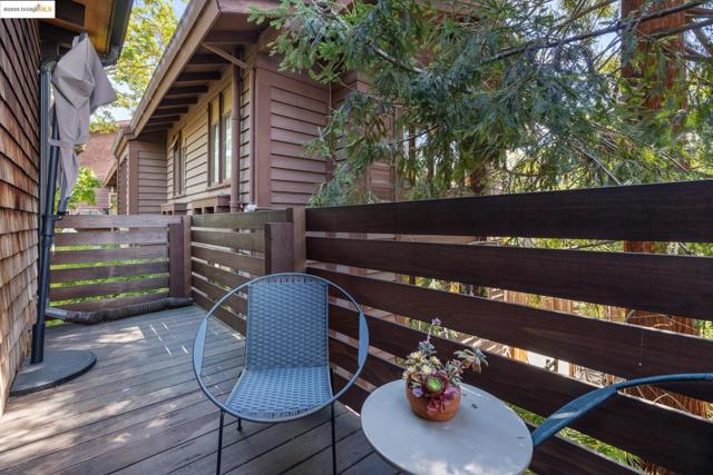 2633 Benvenue, Berkeley CA: https://media.crmls.org/mediaz/5a66d02e-9123-48c9-99ba-54f083e3575e.jpg