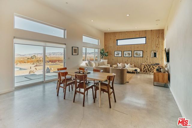 4375 Border Avenue, Joshua Tree CA: https://media.crmls.org/mediaz/5a66d6db-6fb1-40fc-984e-8350f01c20b9.jpg