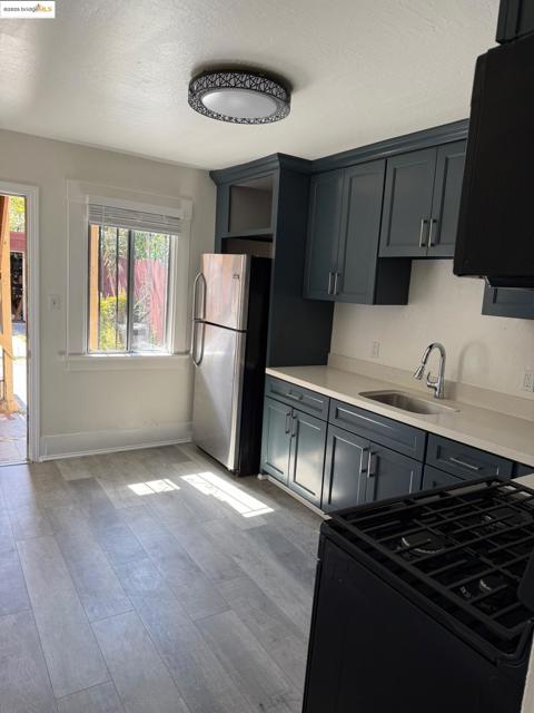 2542 Filbert St, Oakland CA: https://media.crmls.org/mediaz/5a66f52a-ea3b-4934-8322-fd8aa72755d2.jpg