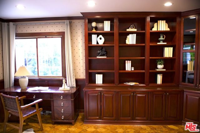 11502 Dona Teresa Drive, Studio City CA: https://media.crmls.org/mediaz/5a66f915-a3a6-432f-b2ef-29cfb65c50ae.jpg