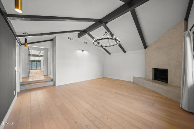 9518 Forbes Avenue, Northridge CA: https://media.crmls.org/mediaz/5a683123-95ee-4c96-9135-183a29f0d452.jpg