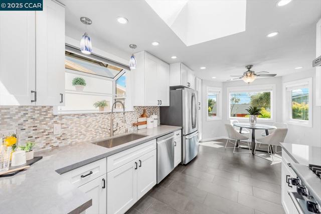 708 Pomona Ave, El Cerrito CA: https://media.crmls.org/mediaz/5a6839d1-5dff-439b-90db-7cdb8b4231ce.jpg