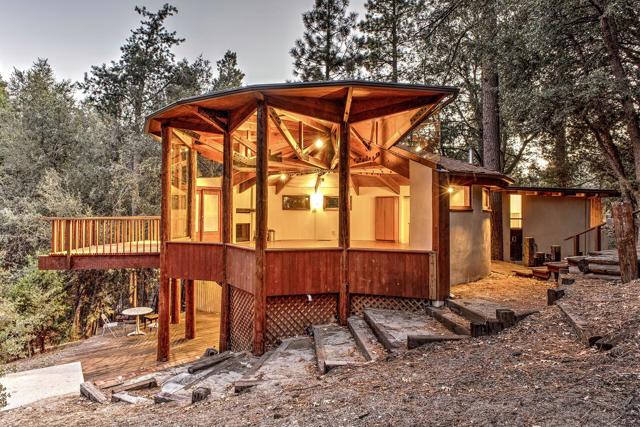 55283 Pine Crest, Idyllwild CA: https://media.crmls.org/mediaz/5a68544a-c4d9-48b8-a4b3-eb38560fa8dc.jpg
