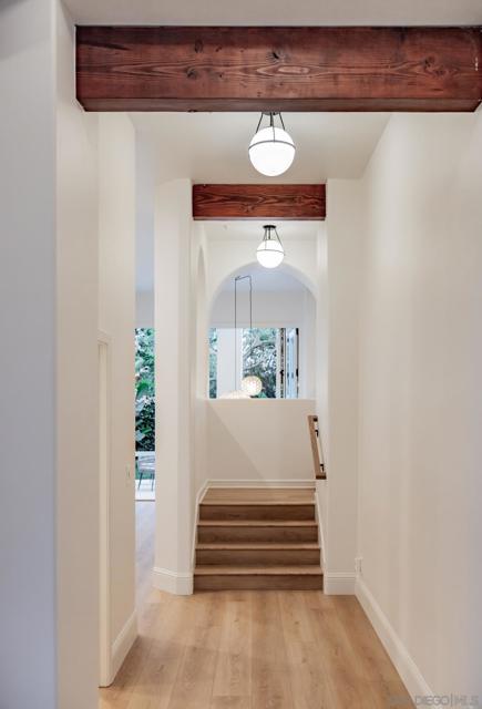 2815 Santa Fe Vista Ct, Encinitas CA: https://media.crmls.org/mediaz/5a694088-845e-4565-b958-14d0d6f1faaa.jpg