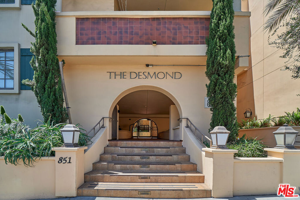 851 N San Vicente Boulevard #102