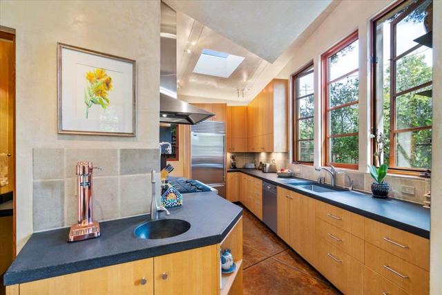 705 University Avenue, Los Altos CA: https://media.crmls.org/mediaz/5a6a11b4-0474-4185-b0ed-5370893cec68.jpg