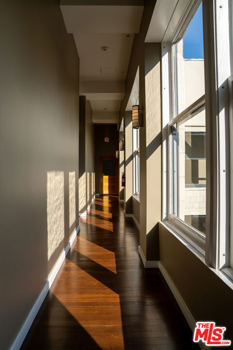 https://media.crmls.org/mediaz/5a6ac3bc-90be-4497-9fbd-1d4130453b96.jpg?preset=X-Large