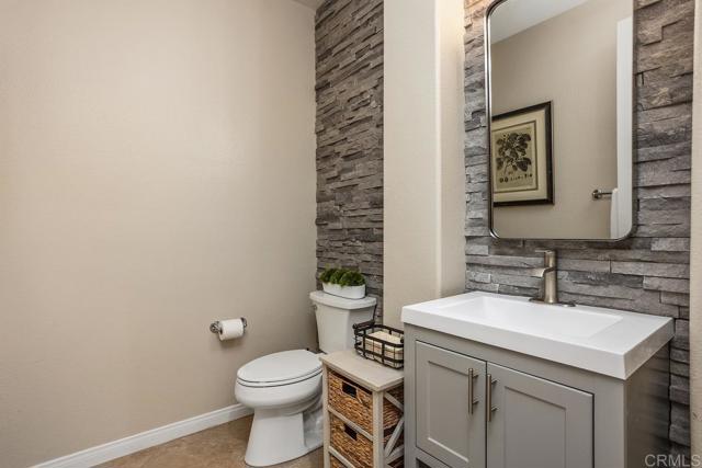 2409 Andersen Lane, Vista CA: https://media.crmls.org/mediaz/5a6ae87c-0972-4f16-a1d4-52ff185bbee1.jpg