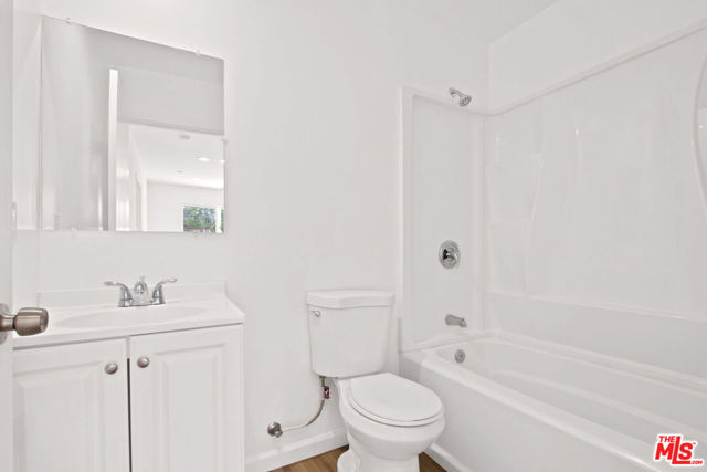 649 1/2 W 92nd Street, Los Angeles CA: https://media.crmls.org/mediaz/5a6b8f1e-ff86-476a-a4cc-343bc9dfcca3.jpg